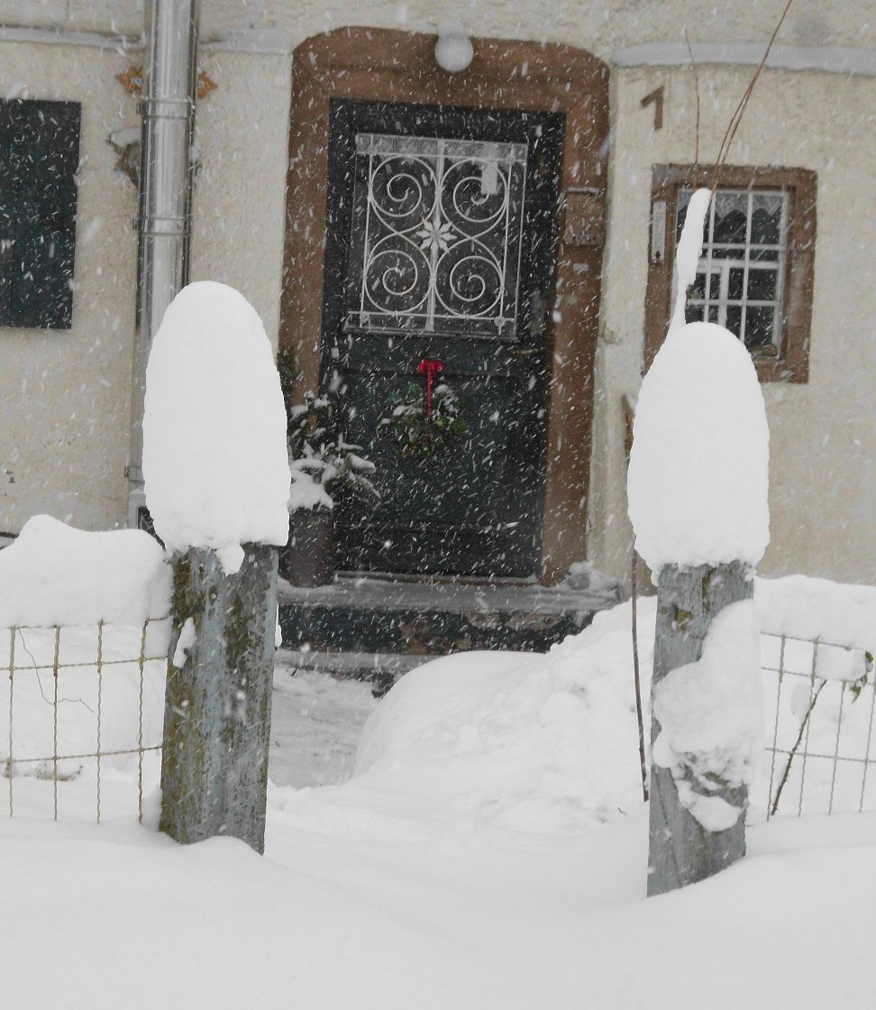 Haustüre bei Schneefall
